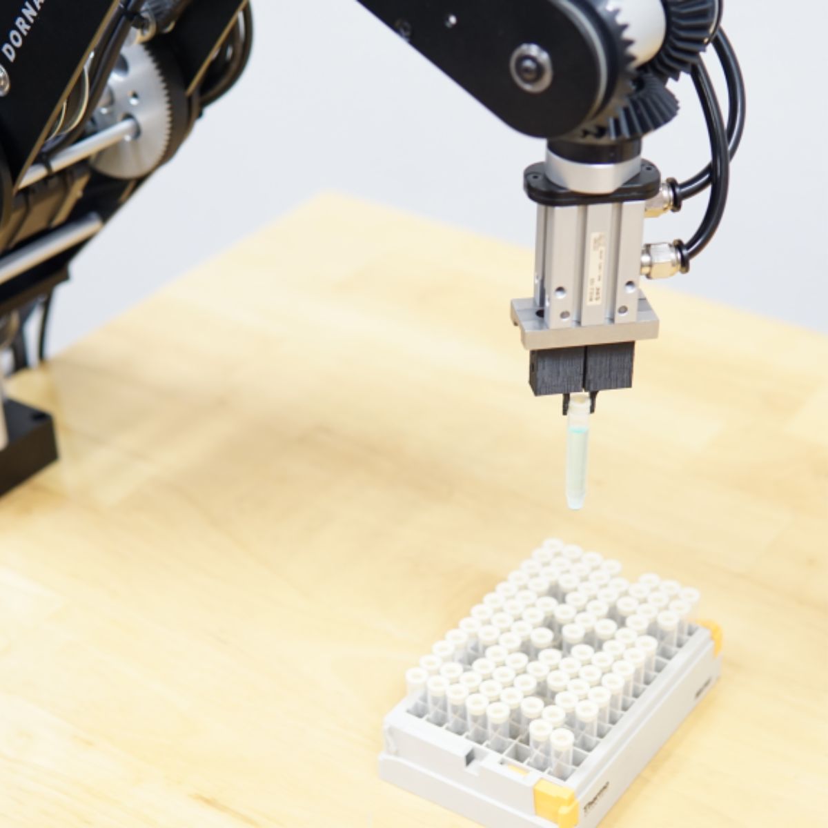 Dorna TA 小型・多軸協働ロボット